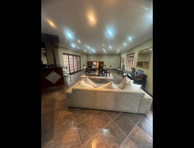 6 BEDROOM HOUSE FOR SALE IN AERORAND